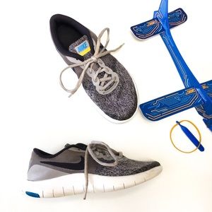 Nike Flex Contact Sneakers, Athletic Trainers sz 5